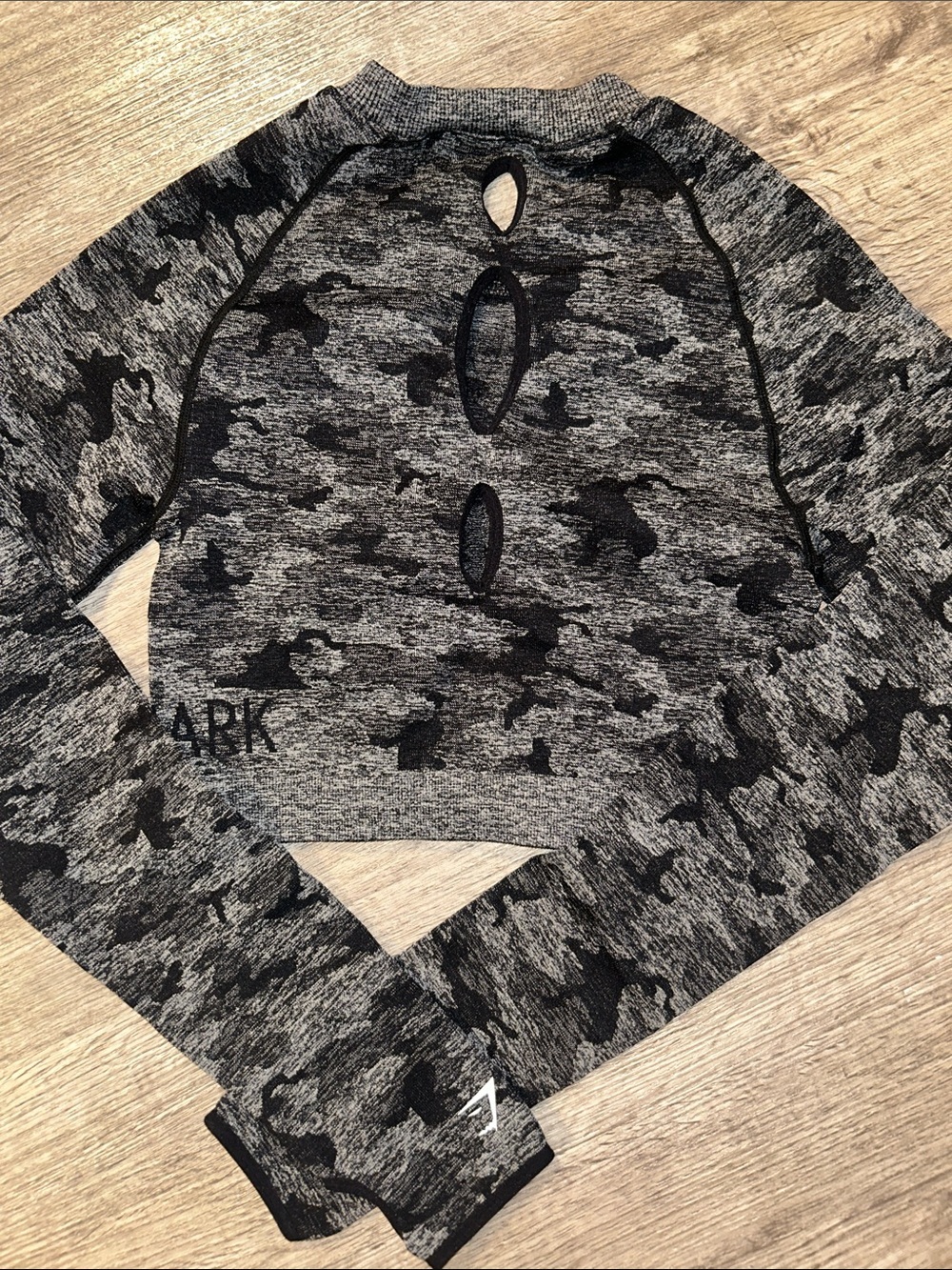 Gymshark Adapt Camo Seamless Long Sleeve Crop Top Gray Black Keyhole Back Size M